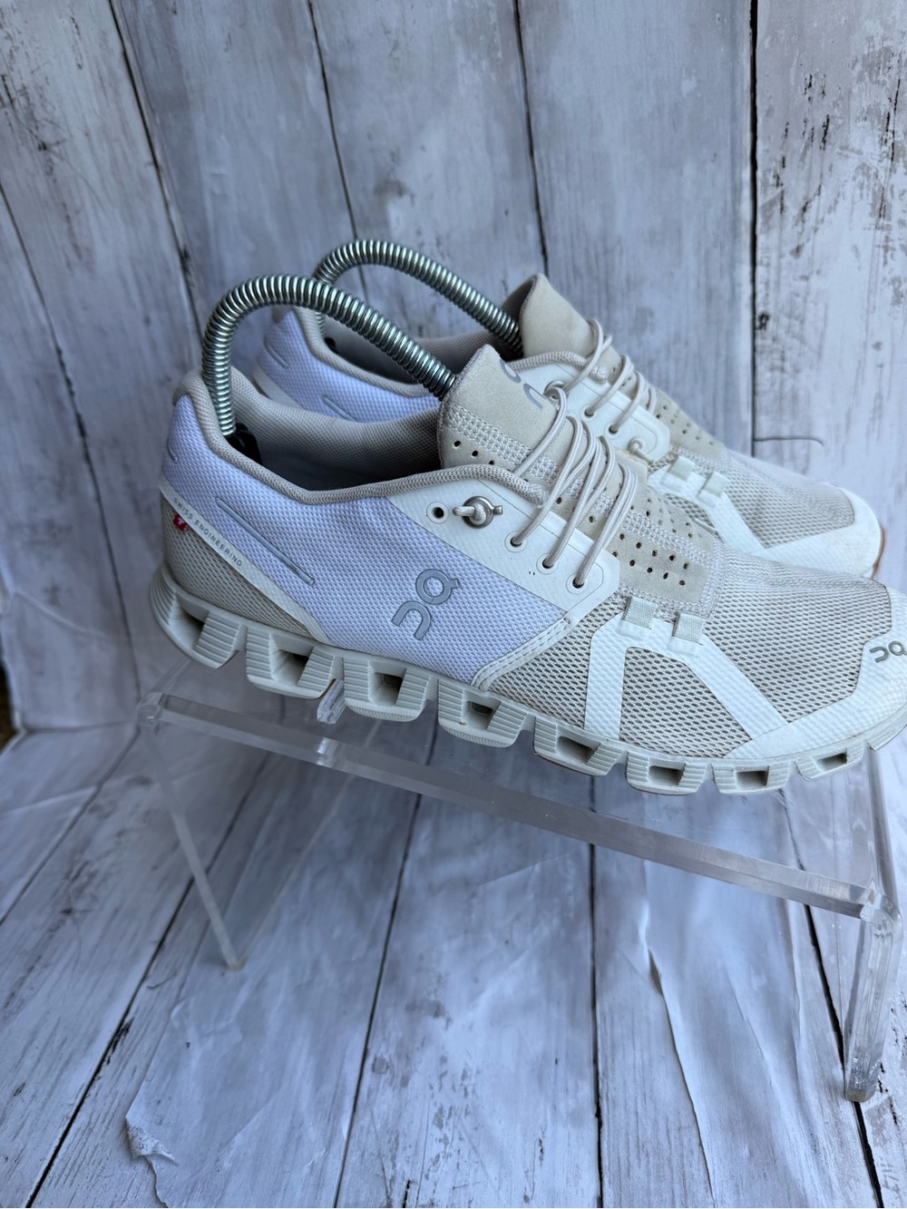 On Cloud 5 sneakers feature a white and beige mesh upper